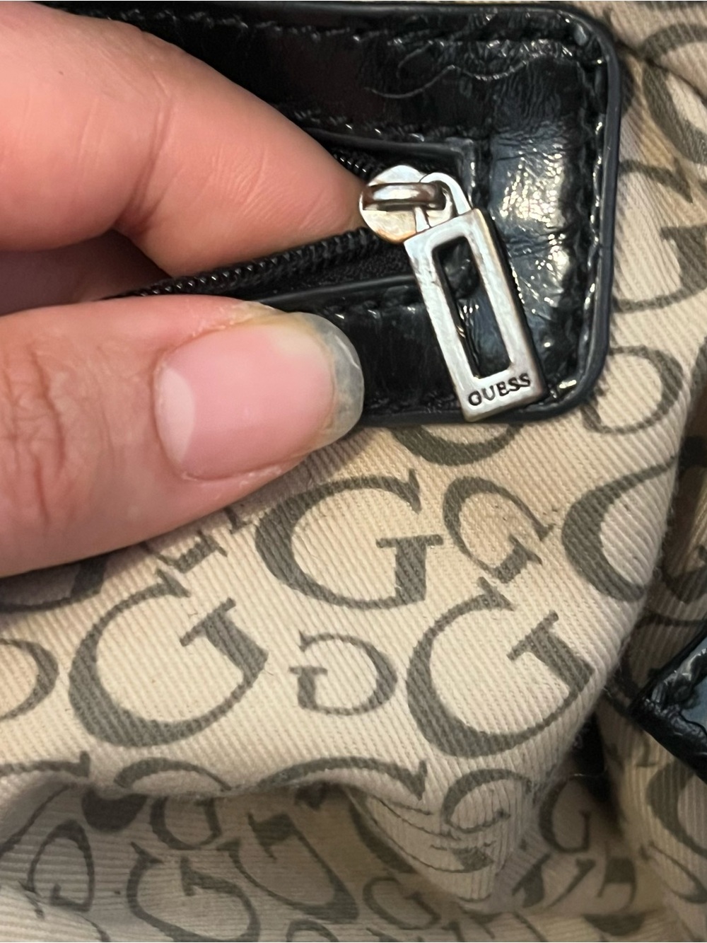 GUESS Black tote bag - Picture 9 of 12